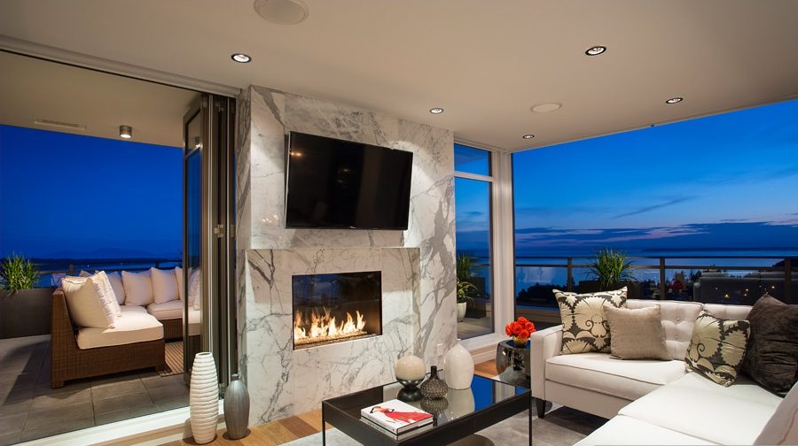 R324 indoor-outdoor fireplace